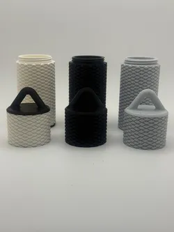 Knurled Q tip travel container