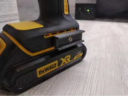 Magnetic bit holder for DeWALT