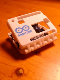 Arduino R4 Wifi Case with hinges