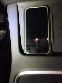 iPhone 15 mount for 2021 Tesla Model 3