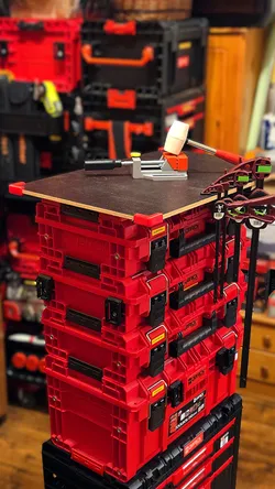 Qbrick System Prime - adapter, workbench connector
