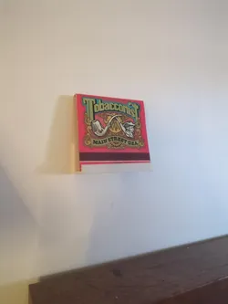 Single Matchbook Display Command Strip