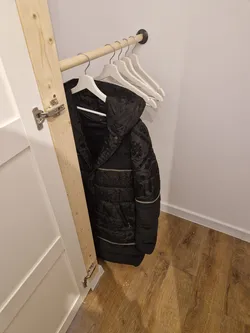 Hanger bar holder for 28mm bar