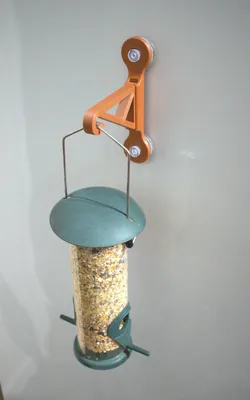 Suction cup window hanger / bird feeder