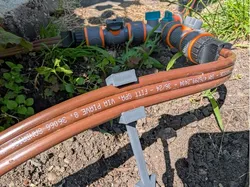 Mounting ground spike for hose sprinkler / Schlauchregner