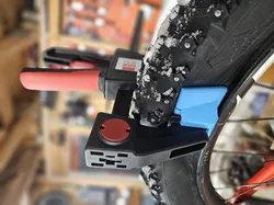 MTB tyre bead loosening/installing tool.