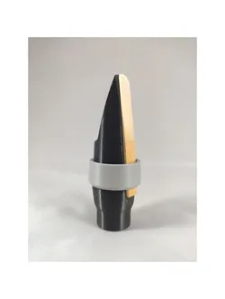 Alto saxophone mouthpiece and its ligature
