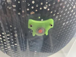 Compliant low friction spool holder clamp (cereal drybox)