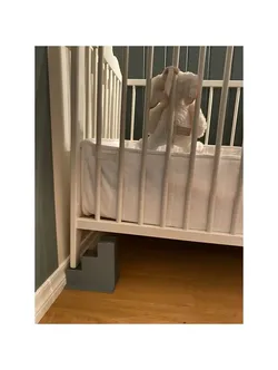 Baby bed hight adjuster