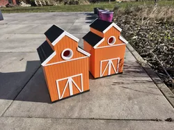 Barn style birdhouse 1