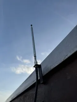 FM antenna mount roof edge trim
