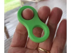 Finger twirler