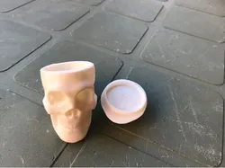Skull click container
