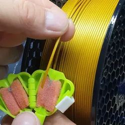 Filament guide/cleaner for CFS