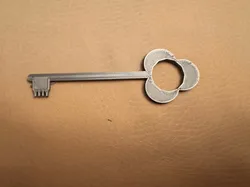 Three-leaf clover Key
