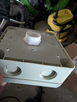 Connector for electrical junction box with 22mm thread