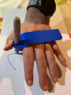 Inclusive Sharpie - Clip for people with reduced hand mobility.