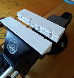 Vise soft jaws for screws and bolts