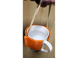 כוס שתייה שלא נשפכת A drinking glass that doesn't spill