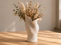 Flowervase with cutout