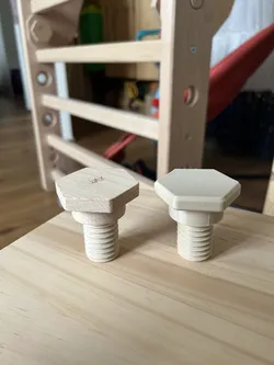 Screw compatible with Antonie Emma Faber jungle gym