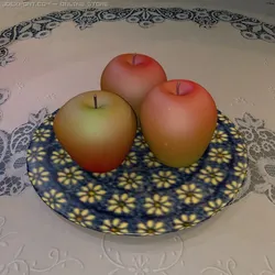 apples on plate