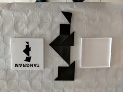 Tangram avec sa boite - Tangram with its box