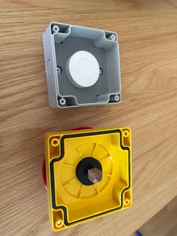 smart panic button / Smarter roter Button