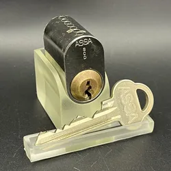 7 Pin Oval Lock Display Stand