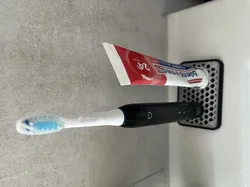 Oral-B Pulsonic 2000 with magnet base