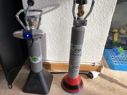 500g Co2 Flaschen Stand