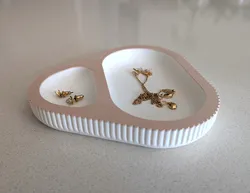 Elegant catch all tray for keys, jewelry, earphones, etc.