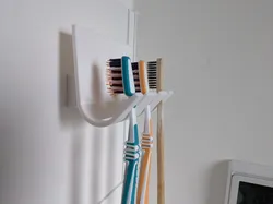 3-teiliger Zahnbürsten Halter für 3 Zahnbürsten / 3-piece toothbrush holder for 3 toothbrushes