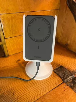 UGreen Nexode Wireless Powerbank Stand