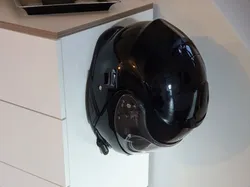 Motorcycle helmet holder without screws