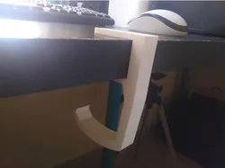 Table cable clamp