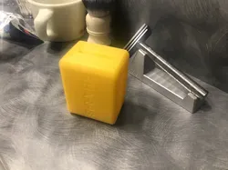 Safety razor blade disposal container