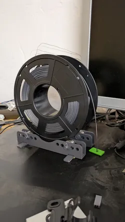 Spool holder, flexible width, without screws