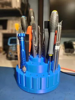 Rotating tool holder