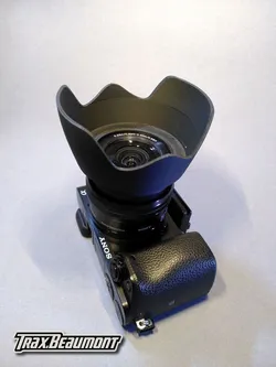 Sony Alpha 6000 Selp1650 lens hood