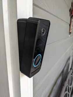 Wyze Video Doorbell v2 Angled Back Bracket for Secure Cover (remix)