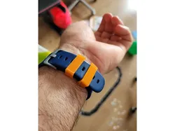 Smartwatch strap loop