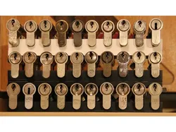 Euro Cylinder storage for lockpicking