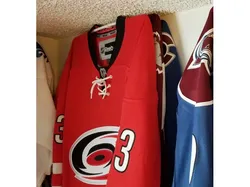 Hockey jersey hanger wall bracket (4 jerseys)