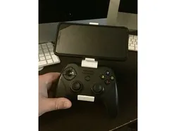 iPhone Xs Max Steelseries Stratus XL MFI Controller Clip