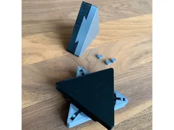 Spin-unlocked Dovetail Triangle