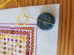 Needle minder