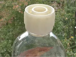 Bottle coupling/draining device
