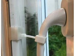 Simple window restrictor for PVC windows