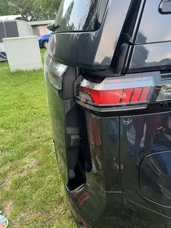 ID.Buzz Tailgate holder for air ventilation